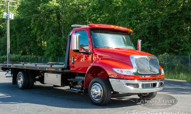 2019 International MV Regular Cab Chassis and Jerr-Dan 22' Bed