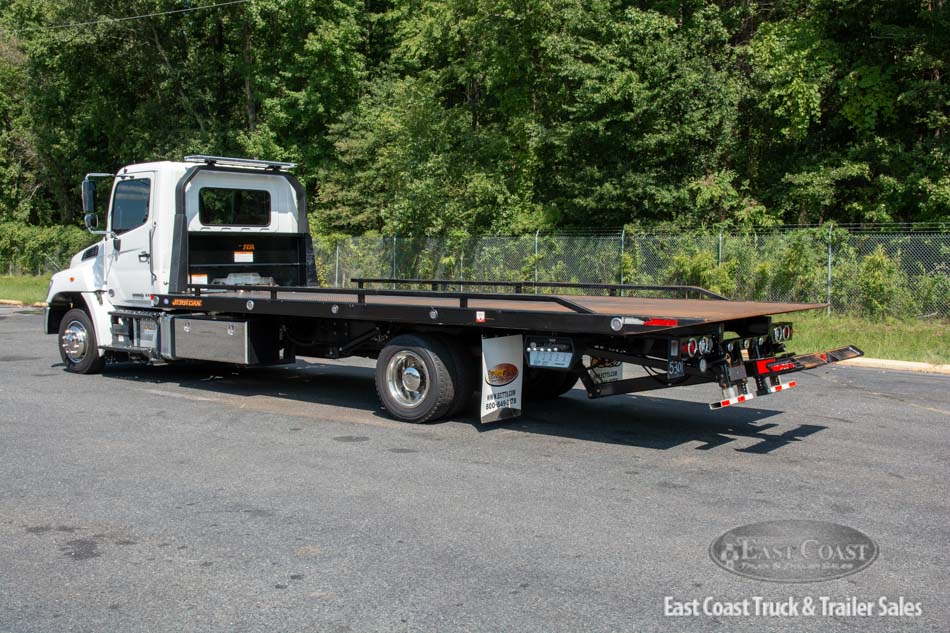 2019 White Hino 258LP Truck & Jerr-Dan SRR6T-LPW Steel Rollback