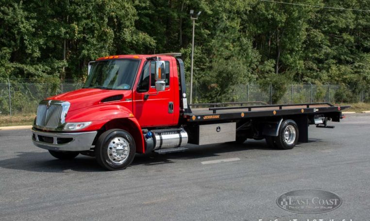 2016 International 4300 & Jerr-Dan 22x102 Steel Rollback in Red