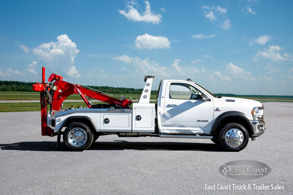 2019 Dodge 5500 4WD & JerrDan MPL40 in White Stock10230N