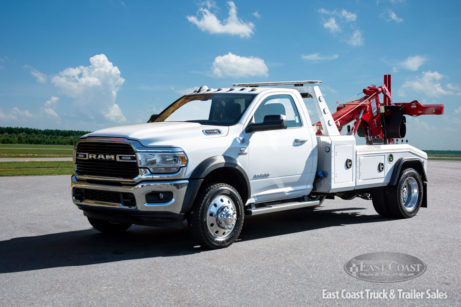 2019 Dodge 5500 4WD &amp; JerrDan MPL40 in White Stock10230N