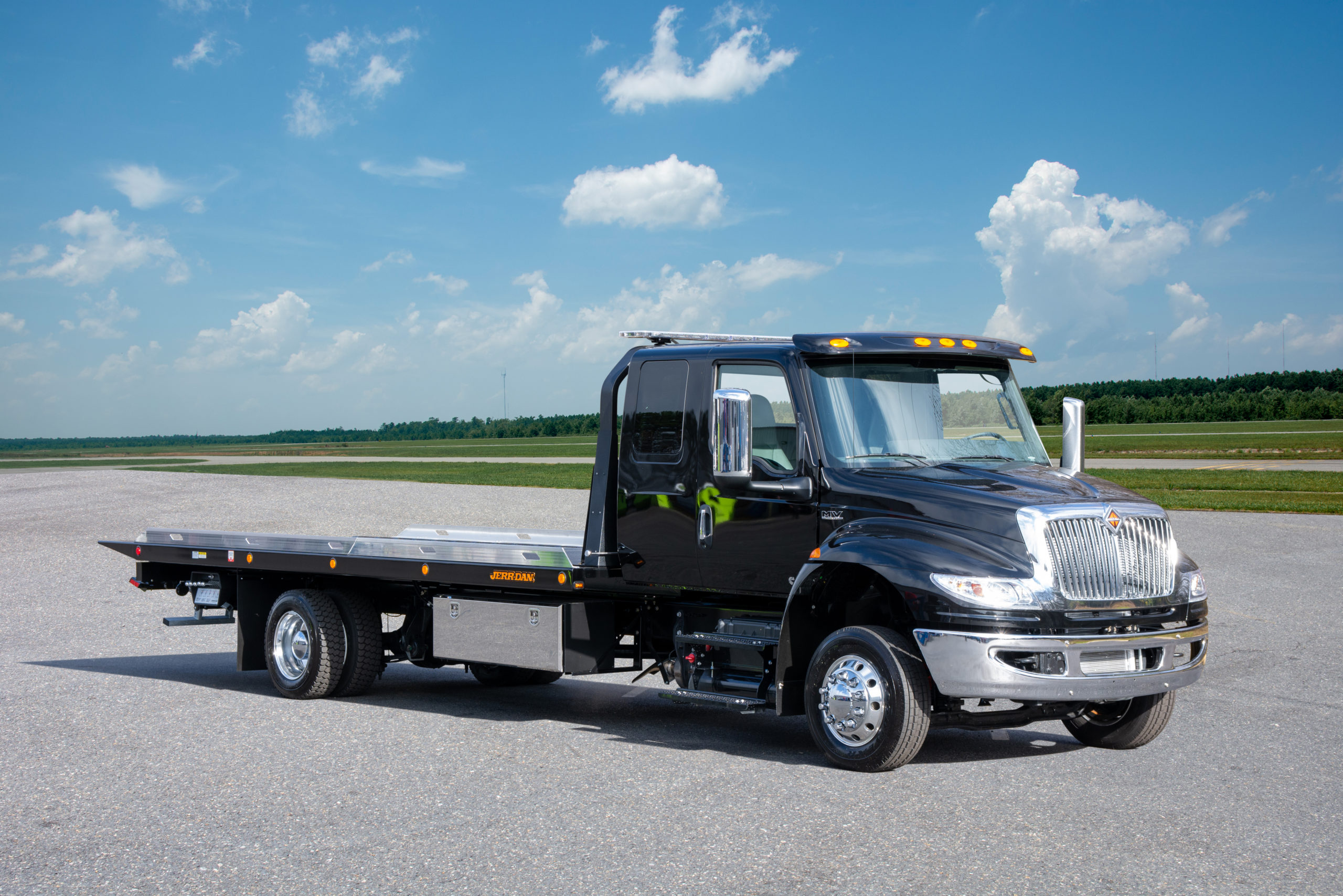 2021 International MV Extended Cab & Jerr-Dan 22x102 SRR6T-LPW
