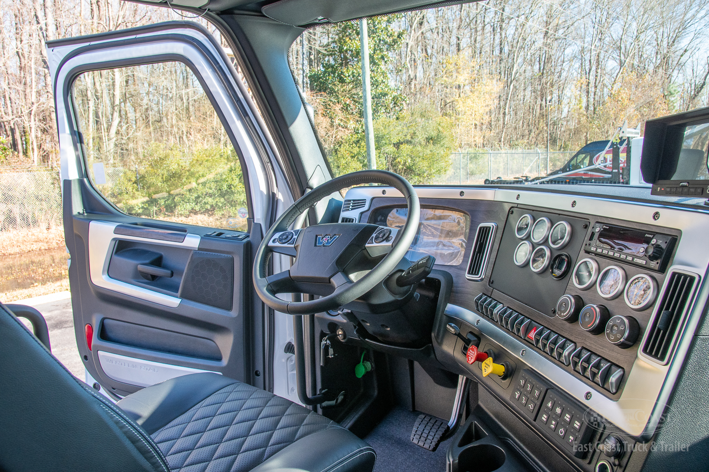 2024 Western Star 49X w/ Sleeper & Jerr-Dan 25 Ton INT Wrecker