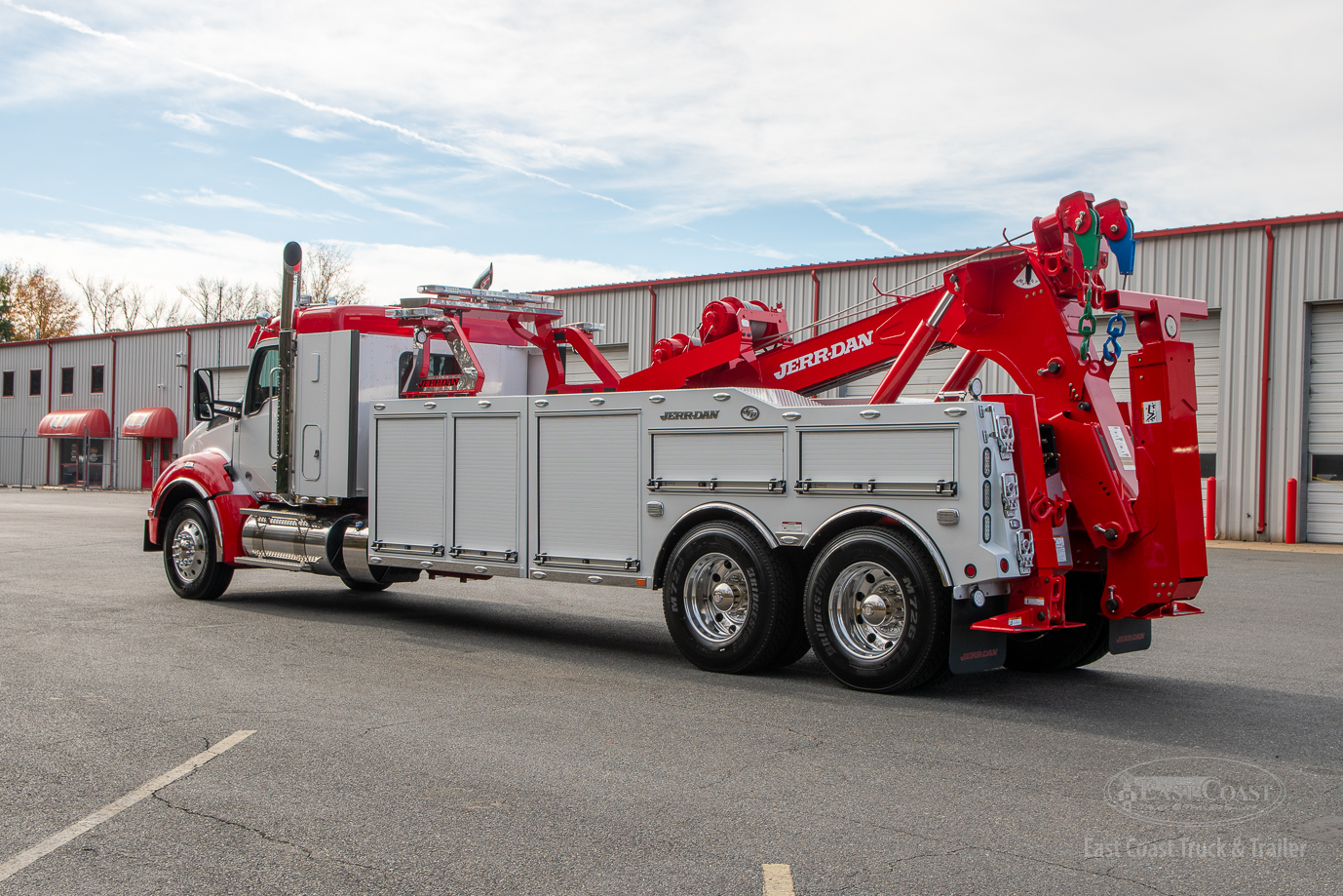 2024 Kenworth T880 w/ Sleeper & Jerr-Dan 25 Ton INT Wrecker