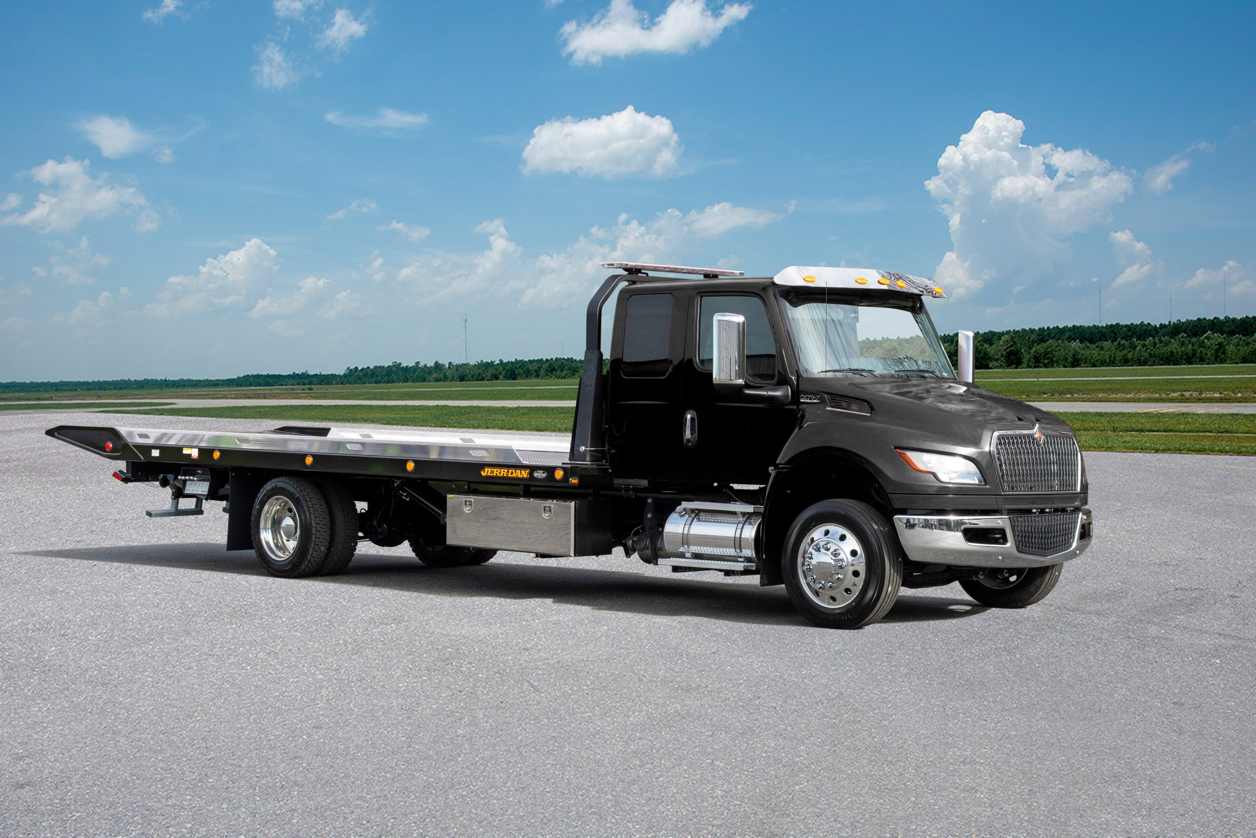 2024 International MV Ext Cab & JerrDan 22x102 SRRD6TLPW