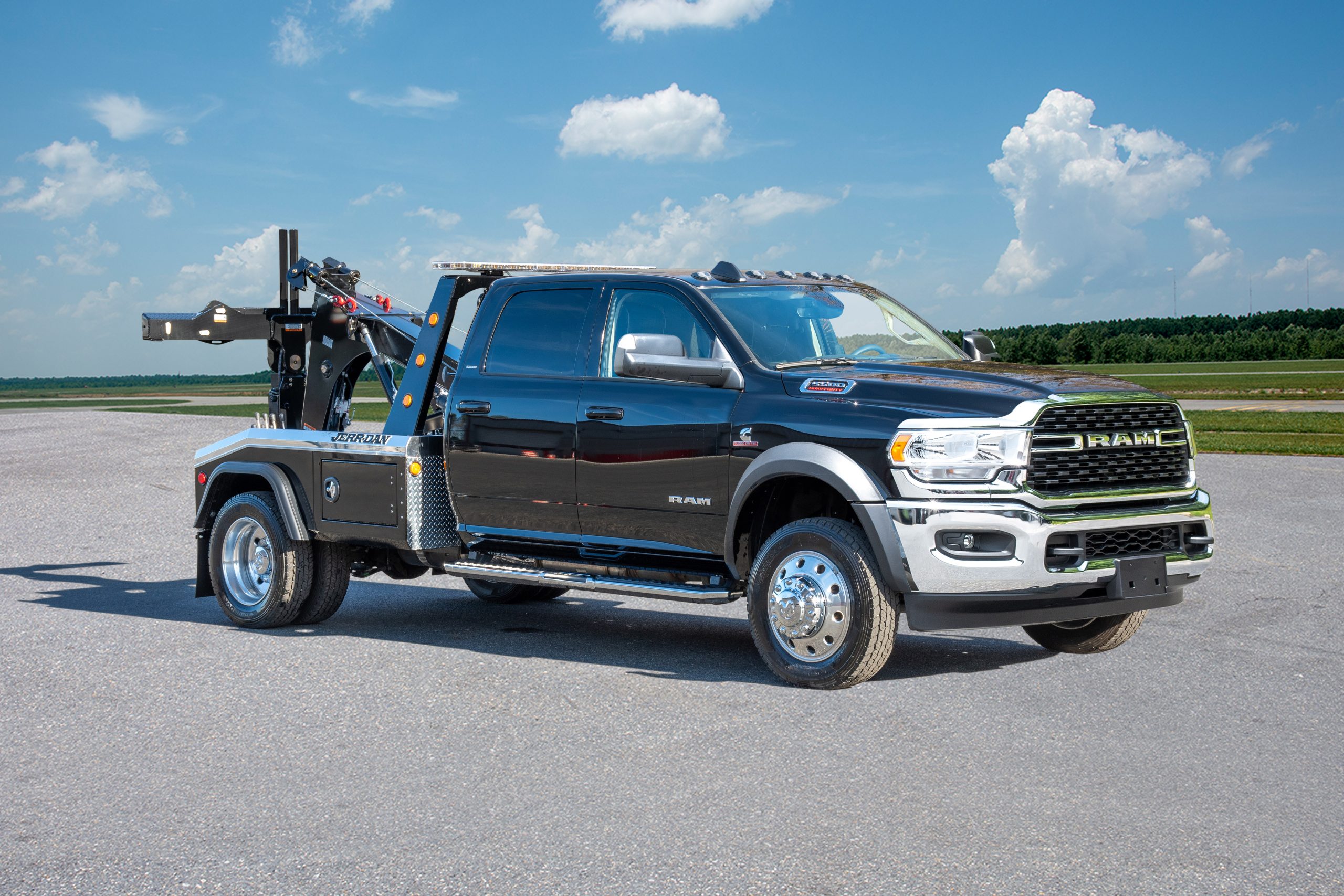 Wrecker 2023 Dodge 5500 Crew Cab 4x4 & JerrDan MPL40
