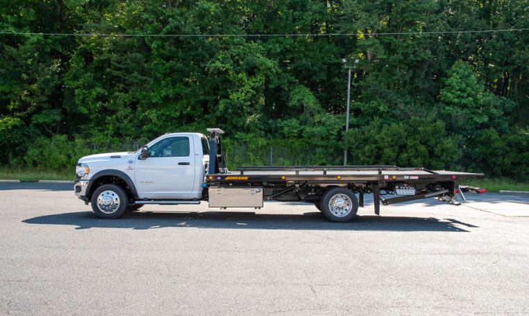 2023 Dodge 5500 & Jerr-Dan 20x102 SRR6T-LPW in White - Stock# 12704N