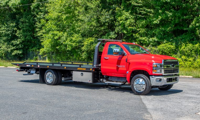 2023 Chevrolet 6500 & Jerr-Dan 20x102 SRR6T-LPW in Red - Stock#13285N