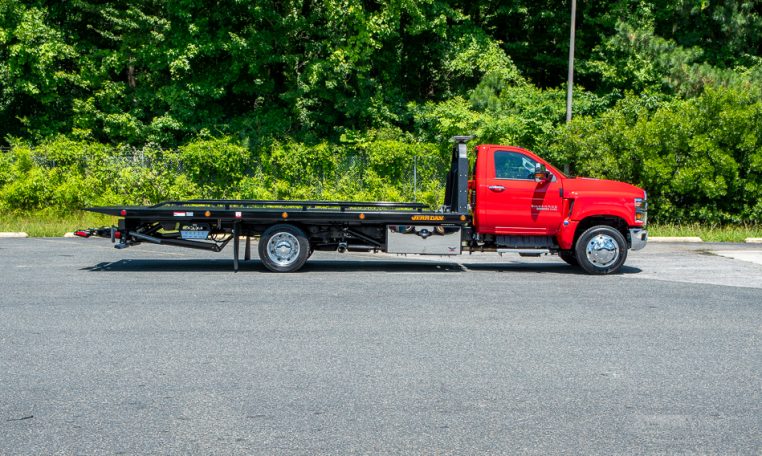 2023 Chevrolet 6500 & Jerr-Dan 20x102 SRR6T-LPW in Red - Stock#13285N