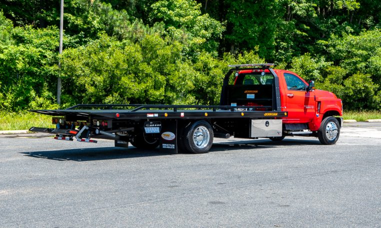 2023 Chevrolet 6500 & Jerr-Dan 20x102 SRR6T-LPW in Red - Stock#13285N