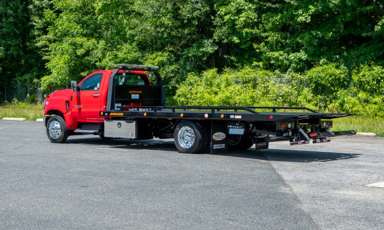 2023 Chevrolet 6500 & Jerr-Dan 20x102 SRR6T-LPW in Red - Stock#13285N