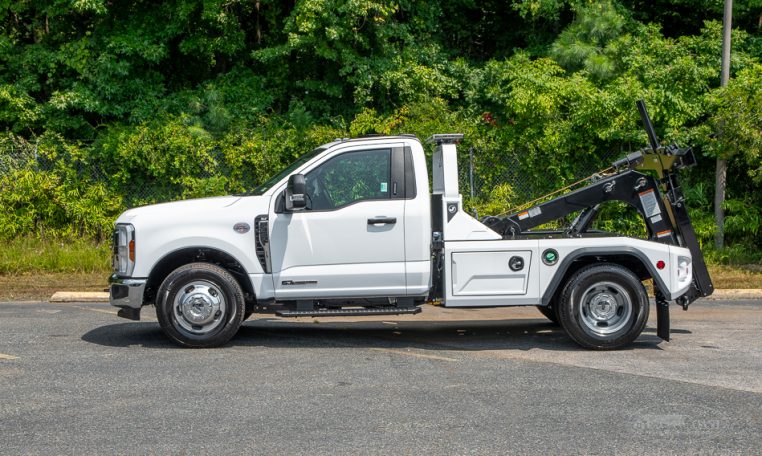 2024 Ford F-350 & Jerr-Dan MPL-NG in White