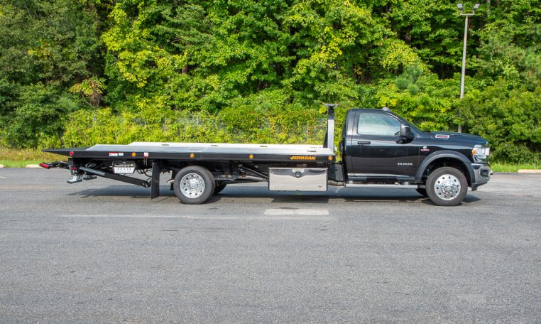 2025 Freightliner M2 & Jerr-Dan 22x102 SRR6T-LPW HC in Black-1