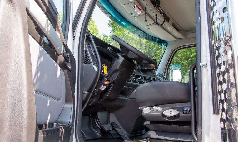 2025 Kenworth T880 & Jerr-Dan 30x96 15 Ton in White- Stock#14173N