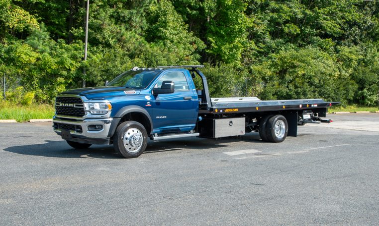 2024 Dodge 5500 4x4 & Jerr-Dan 20x102 SRR6T-LPW HC in Blue - Stock# 13583N-1