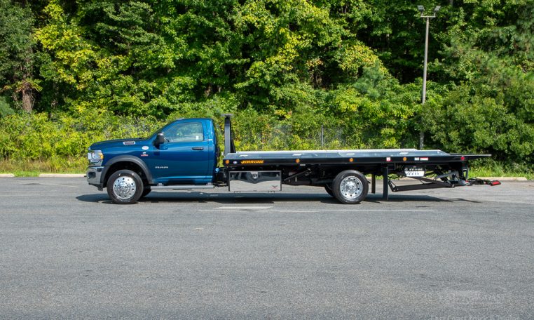 2024 Dodge 5500 4x4 & Jerr-Dan 20x102 SRR6T-LPW HC in Blue - Stock# 13583N-1