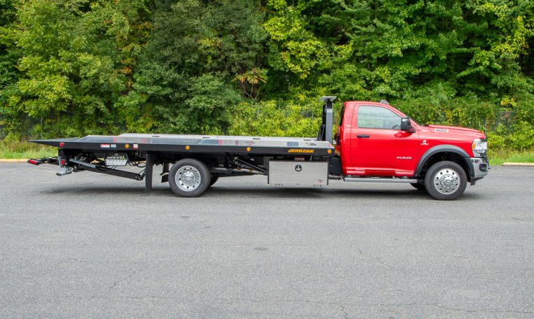 2024 Dodge 5500 4x4 & Jerr-Dan 20x102 SRR6T-LPW HC in Red - Stock# 13611N-1