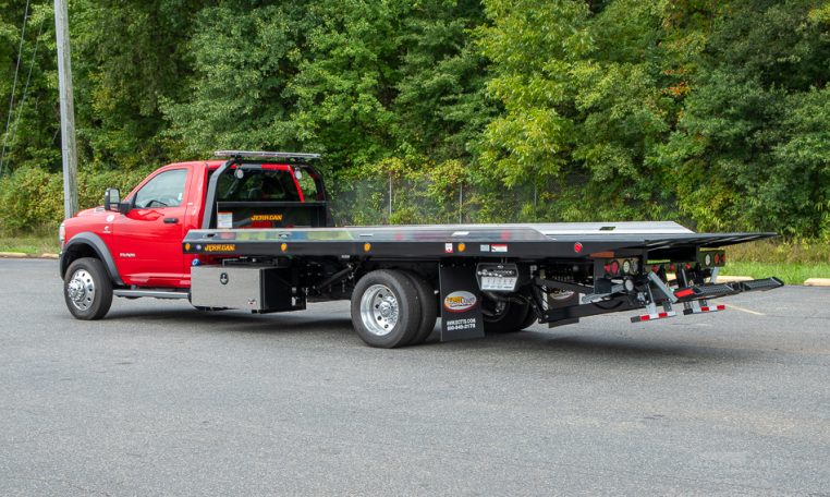 2024 Dodge 5500 4x4 & Jerr-Dan 20x102 SRR6T-LPW HC in Red - Stock# 13611N-1