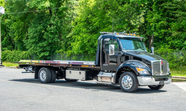 2025 Kenworth T380 & Jerr-Dan 24x102 8.5 Ton HC in Black-1