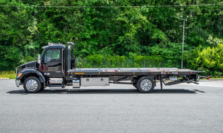 2025 Kenworth T380 & Jerr-Dan 24x102 8.5 Ton HC in Black-1