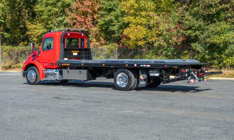 2025 Peterbilt 536 & Jerr-Dan 22x102 SRR6T-LPW in viper Red- Stock#13983N-1