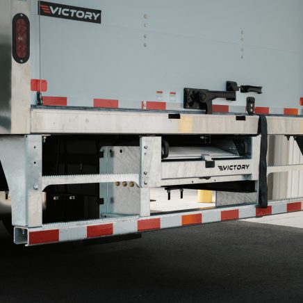 20FT X 96IN X 97IN van body an on Isuzu chassis for Rhode Island Truck Center / Piece of Cake Moving & Storage. This truck is the first one to feature a galvanized 2-Step bumper with a walkramp.